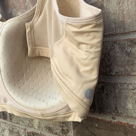 Seamless Nude Bra - Picture 5 of 7